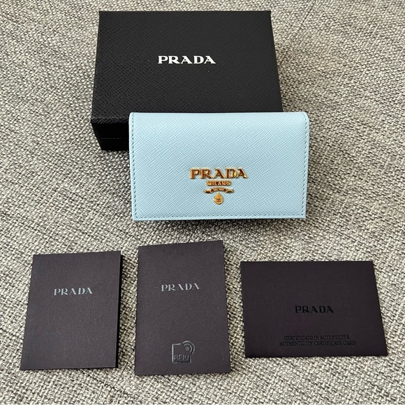 5️⃣0️⃣0️⃣ Prada Saffiano Leather Card Holder Light Blue - Picture 2 of 8